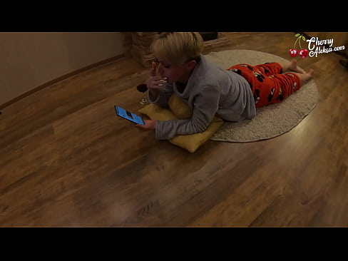 ❤️ Божевільна блондинка смокче величезний член і підстрибує на ньому - анальний секс Порно-відео у нас ❤